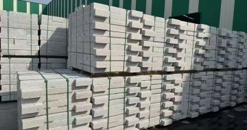 丽江芝麻白路沿石