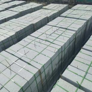 丽江 芝麻白1.8公分火烧300*600地铺，清仓大甩卖