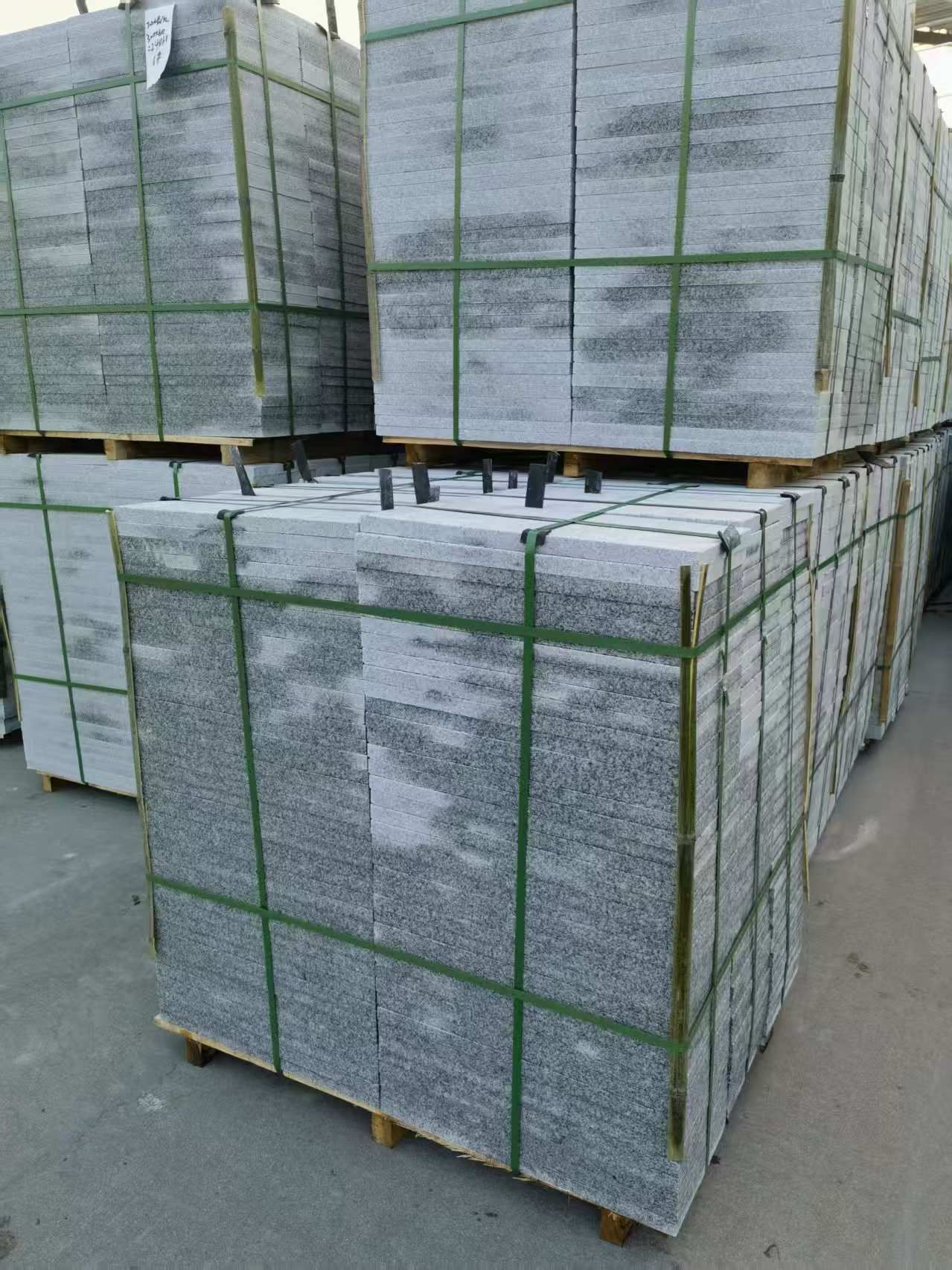 丽江 芝麻白地铺石材