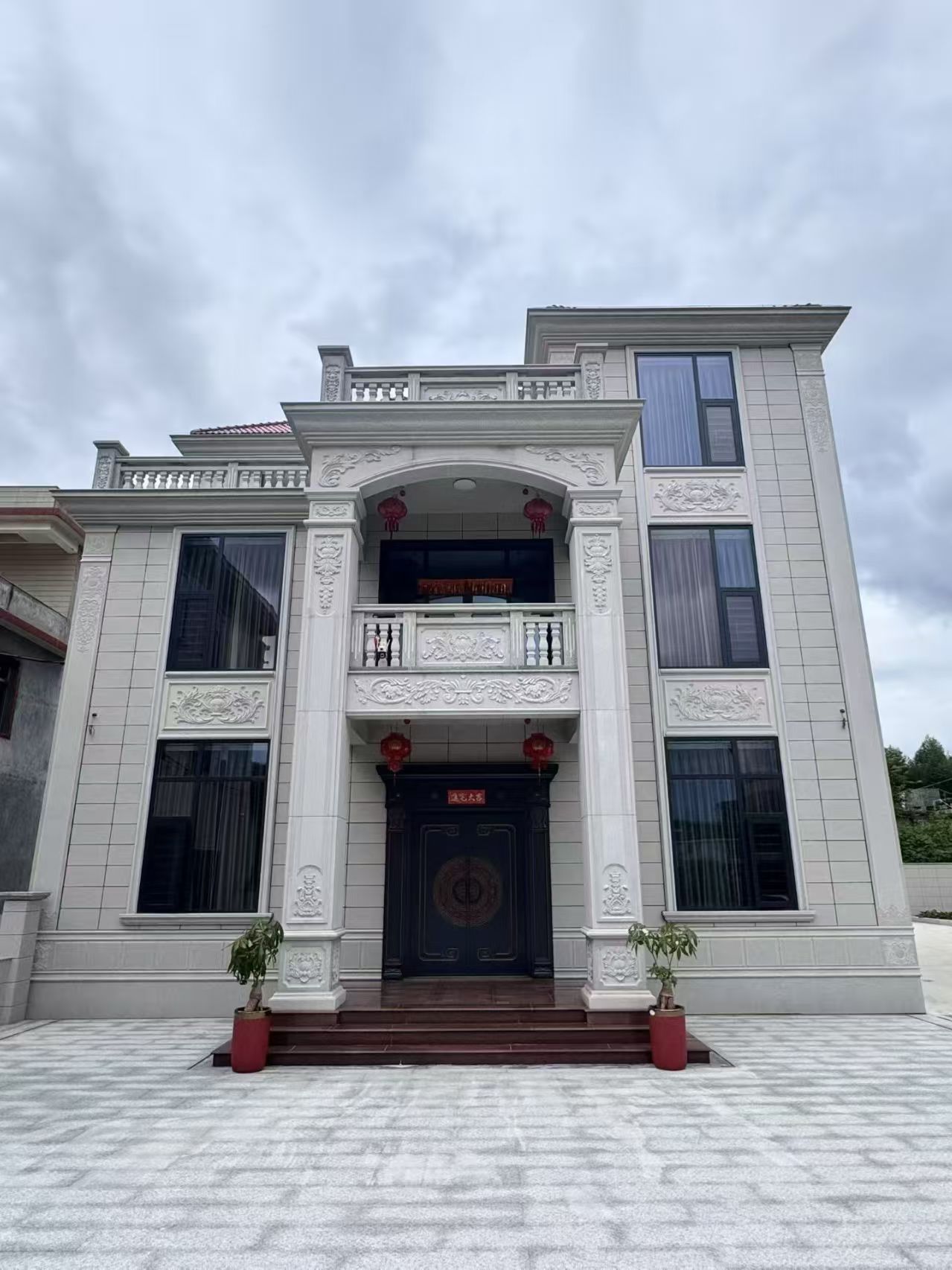 丽江 芝麻白石材别墅干挂案例展示