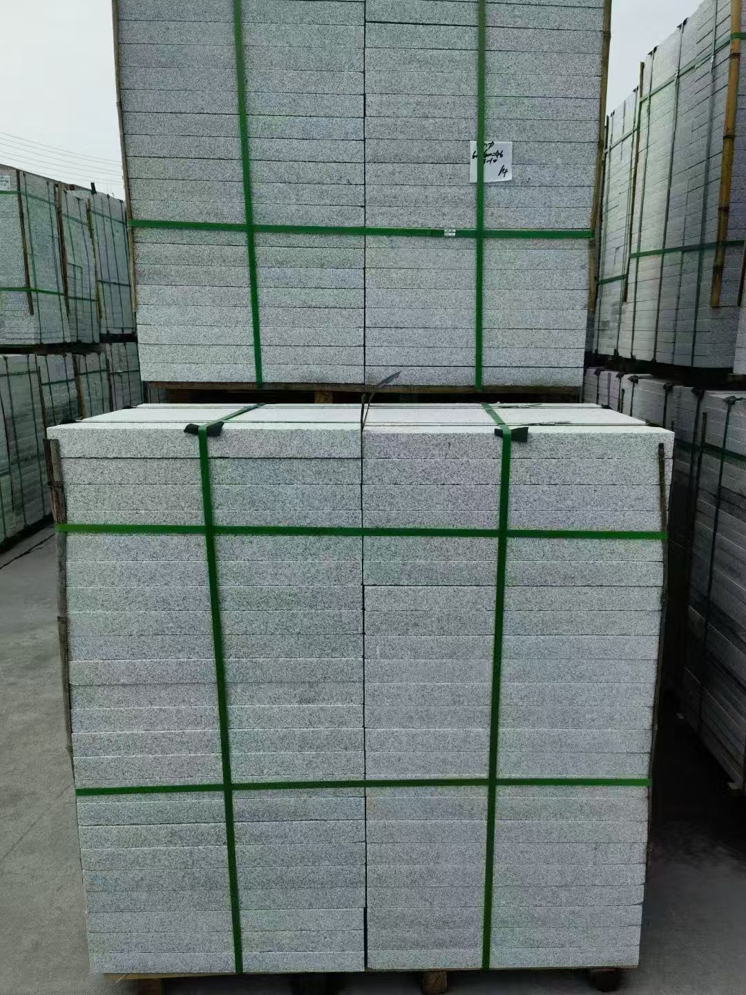 丽江 火烧面地铺石，街道广场园林市政工程板，1.8~5.0厚均有现货