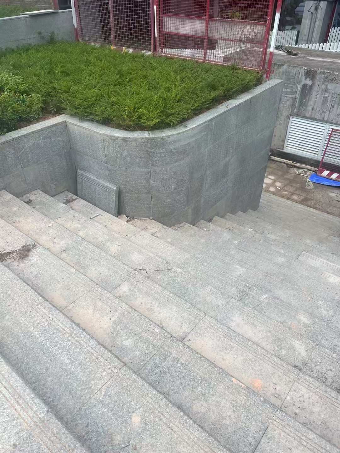 丽江 芝麻黑火烧面铺装案例