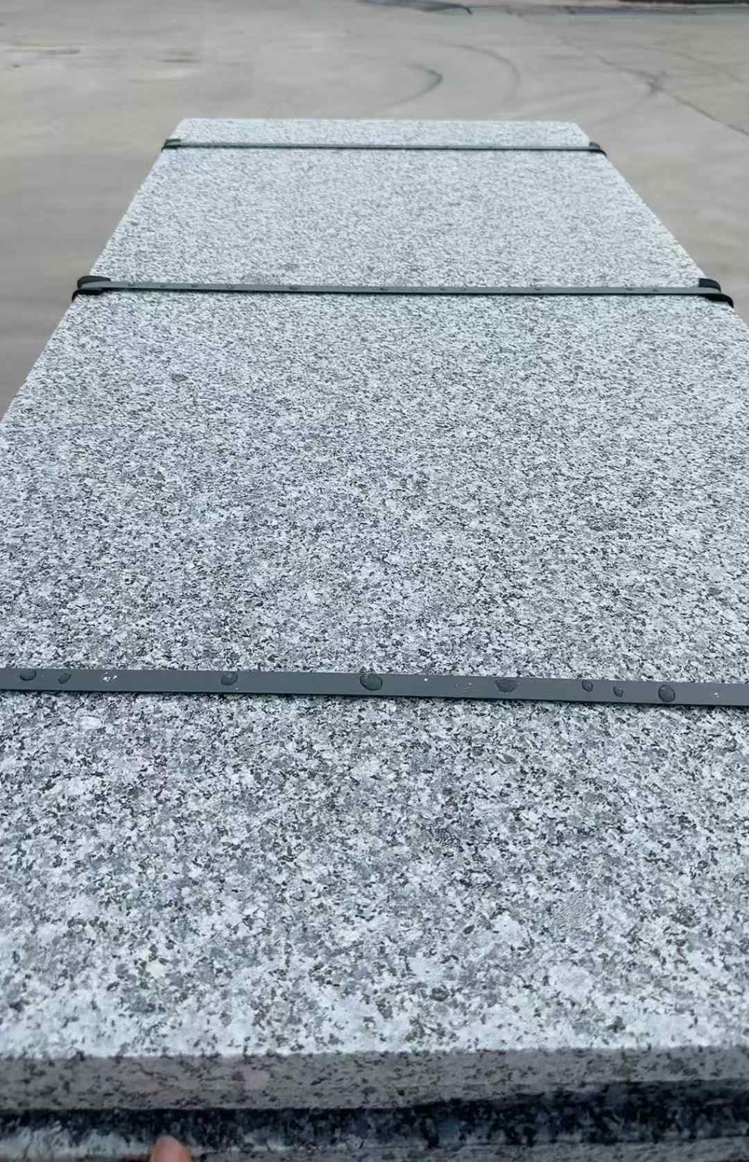 丽江 芝麻黑火烧面毛板，条板，半成品