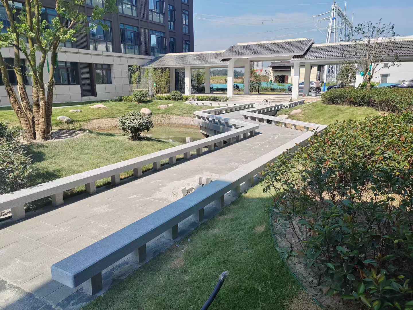 丽江 芝麻灰小区坐凳&栏杆安装效果