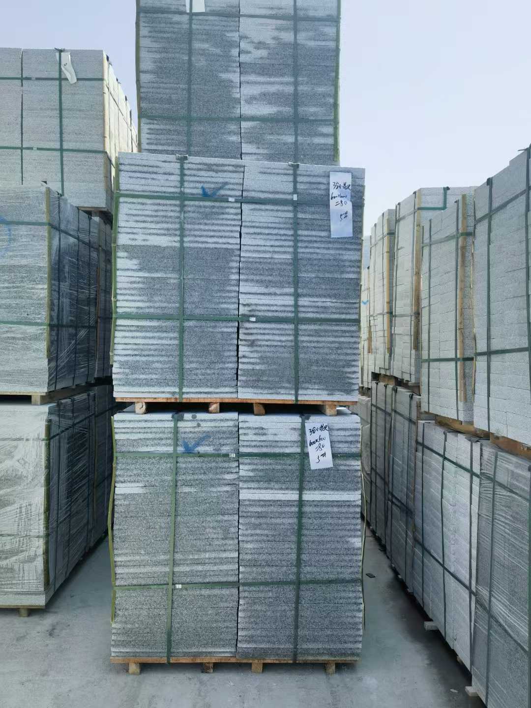 丽江芝麻白地铺成品