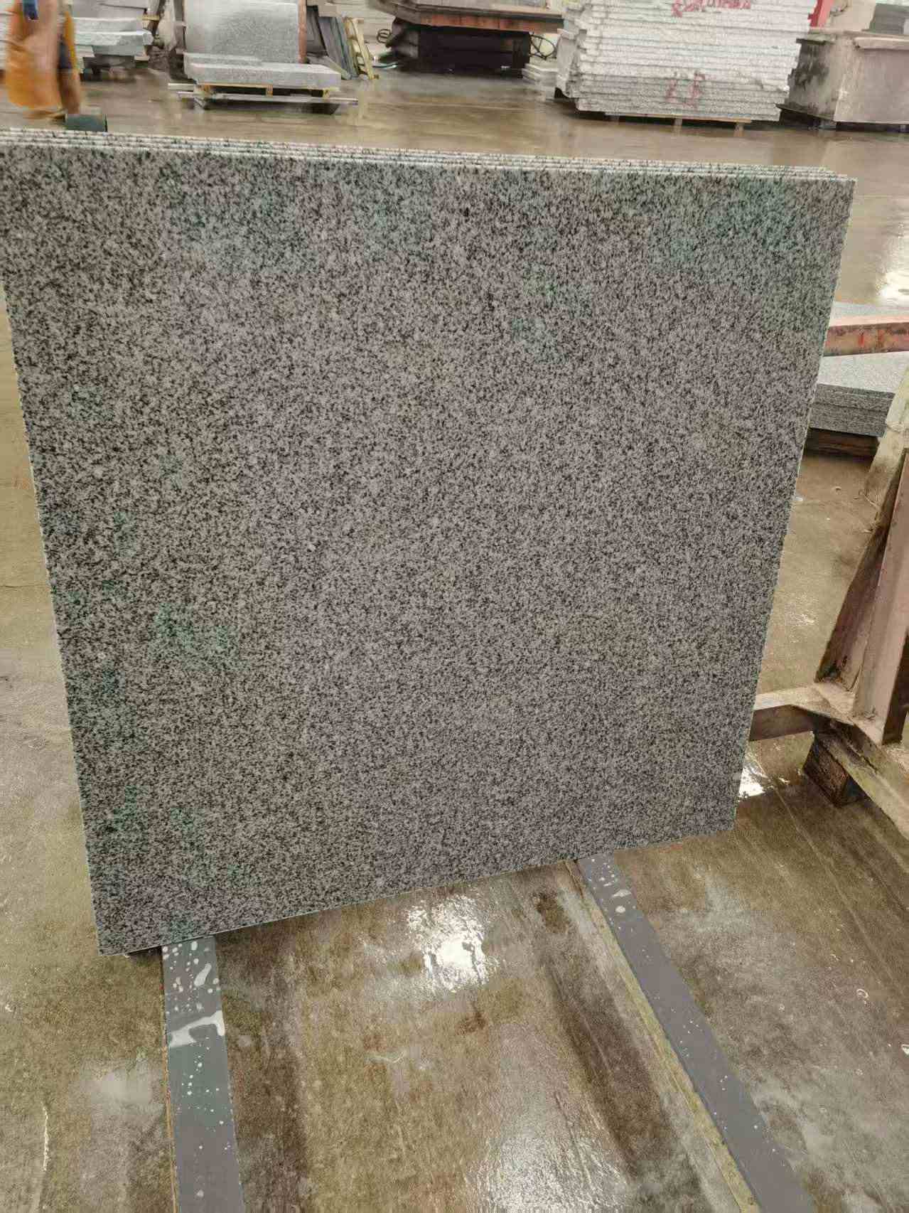 丽江 芝麻白光面900*900，高地铁标准