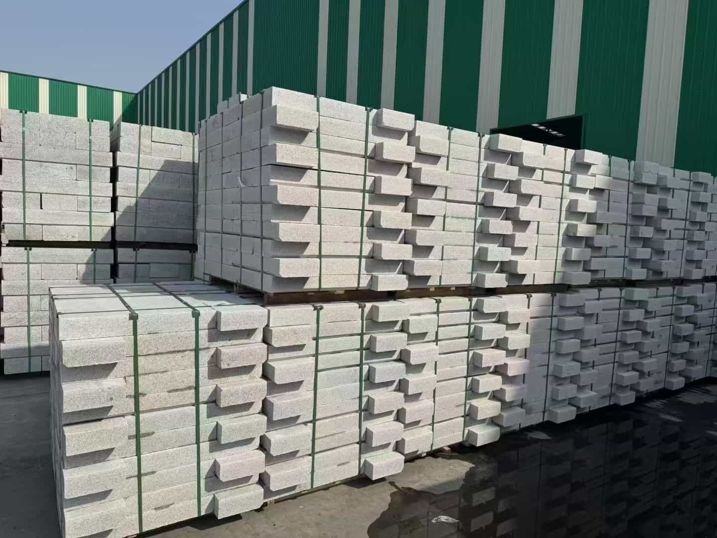 丽江芝麻白路沿石