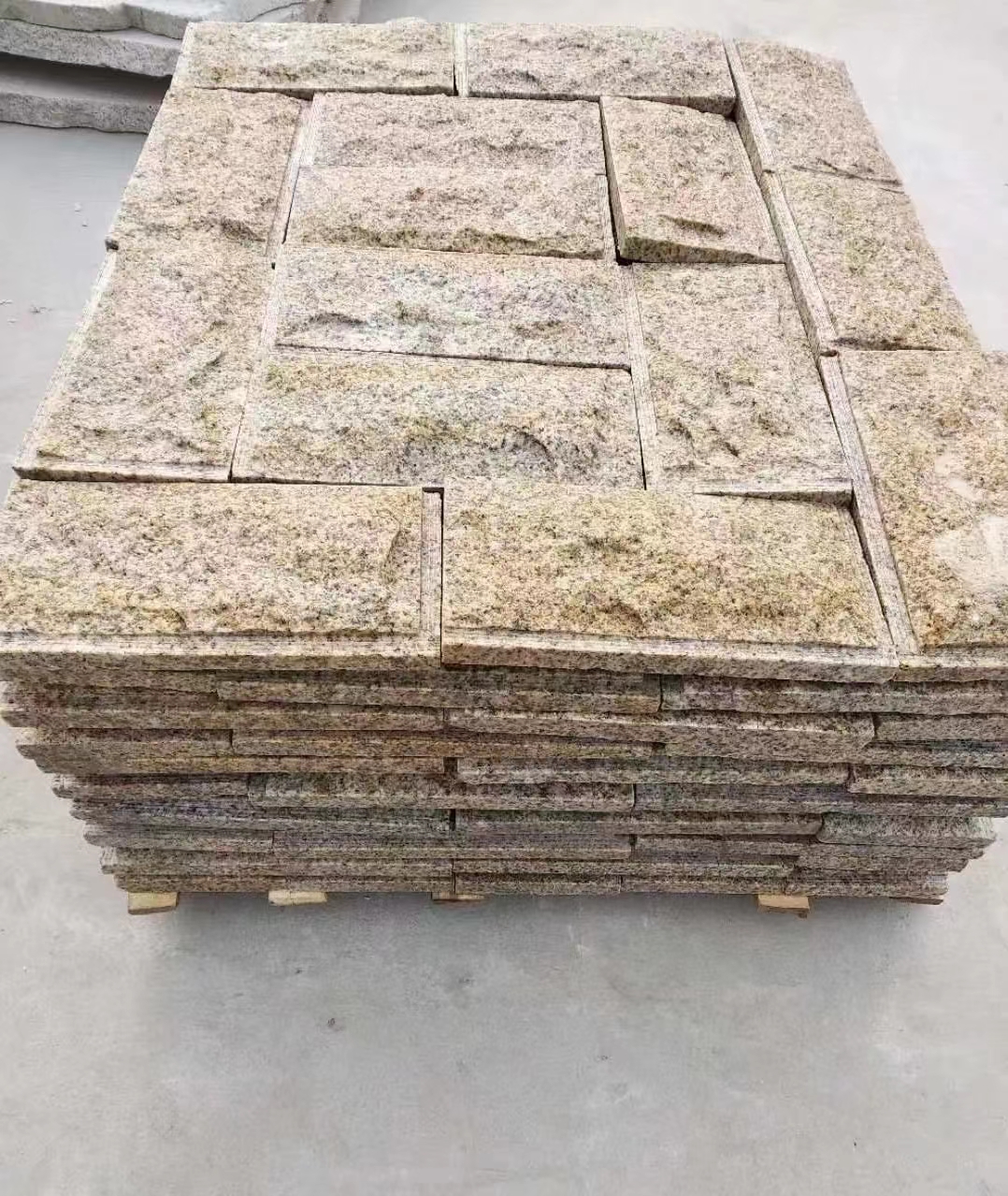 丽江黄锈石蘑菇石