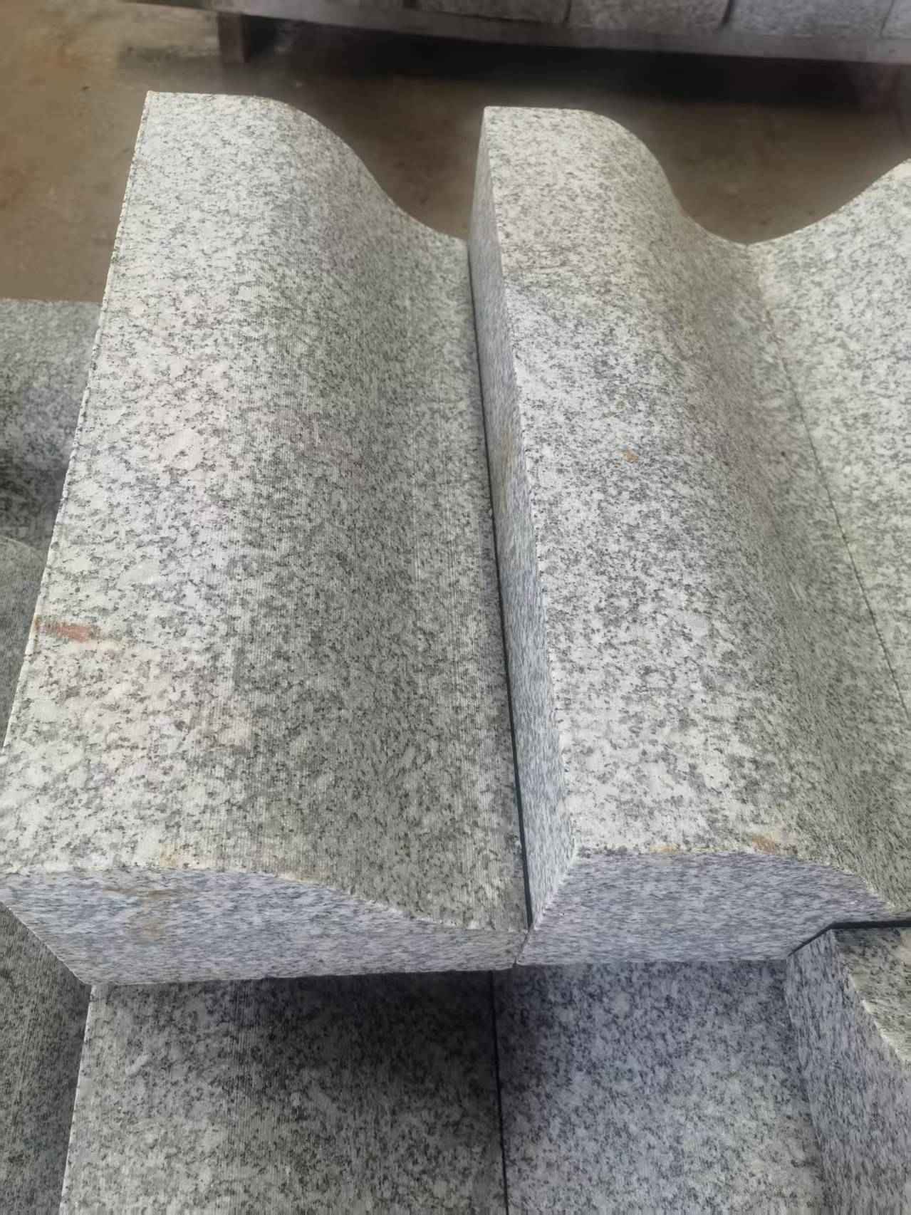 丽江芙蓉白S型拉丝面路沿石