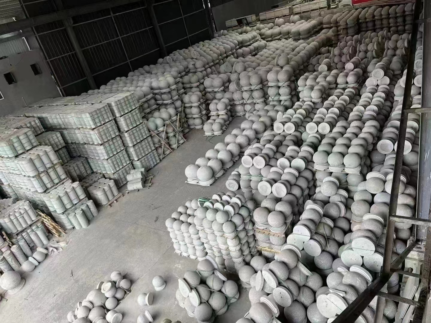 丽江 芝麻白挡车柱