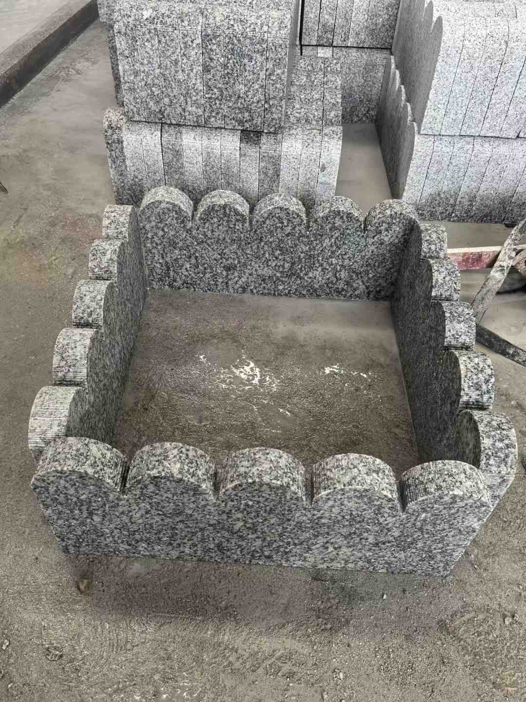 丽江 花边石、花坛围栏石、花池界石、菜园栅栏石、镶边石、波浪状界石介绍