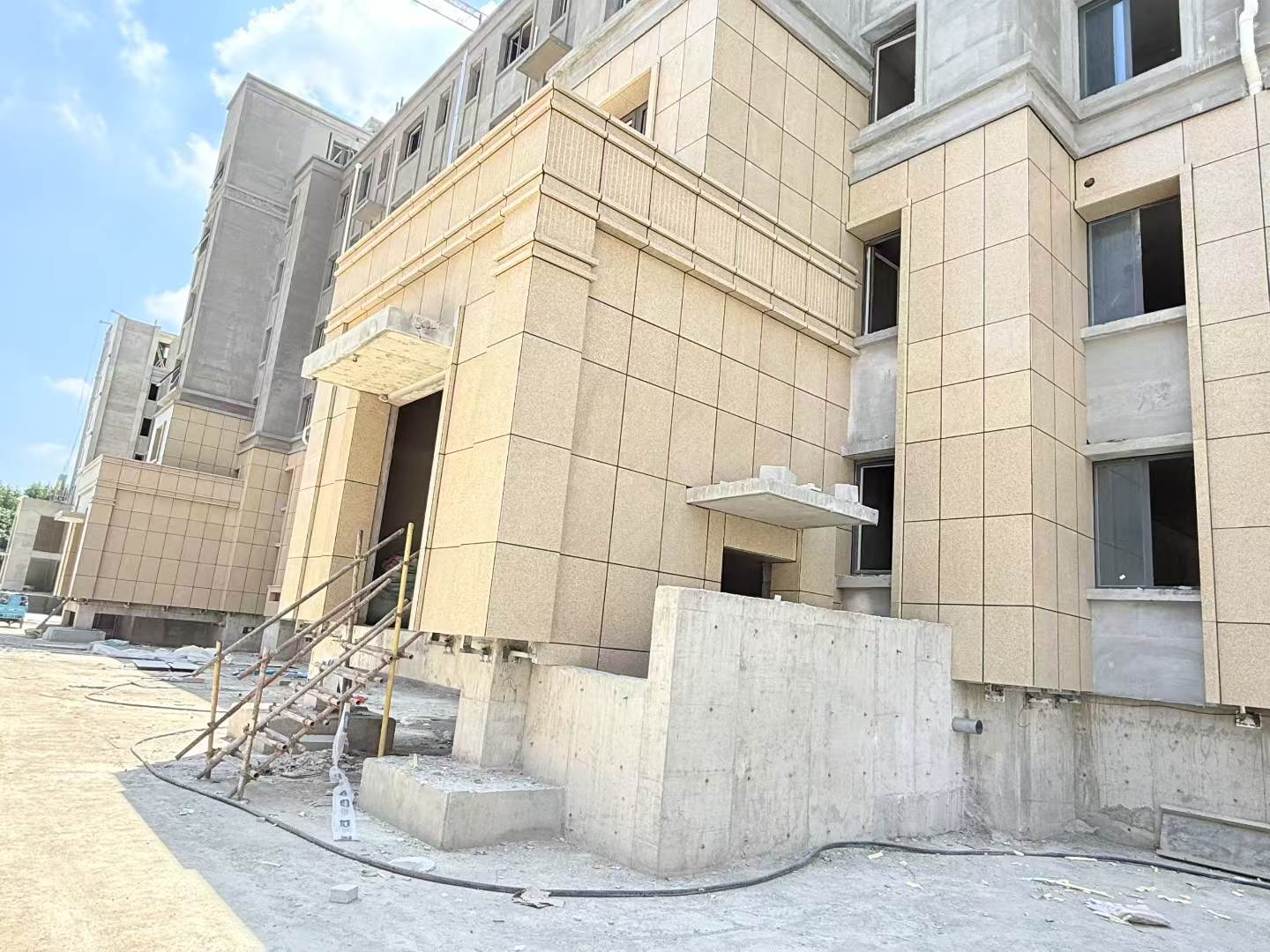 丽江 黄金麻干挂，工地实拍