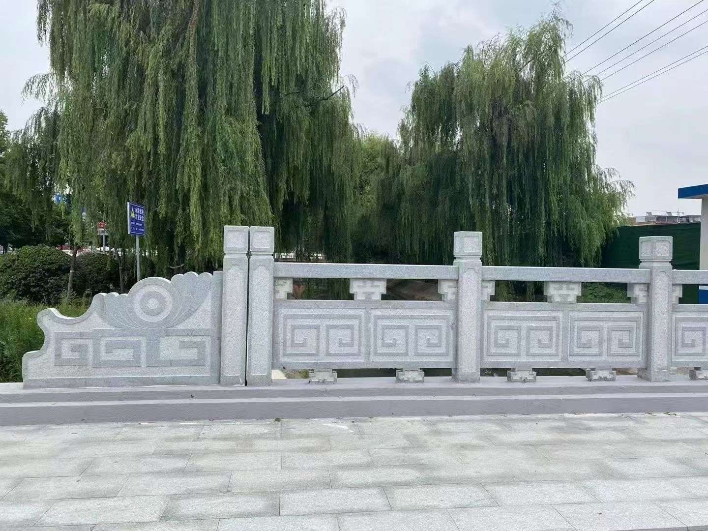 丽江 芝麻灰桥栏杆、河道栏杆安装效果