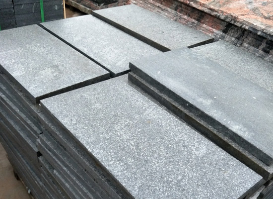 丽江芝麻黑地铺石材