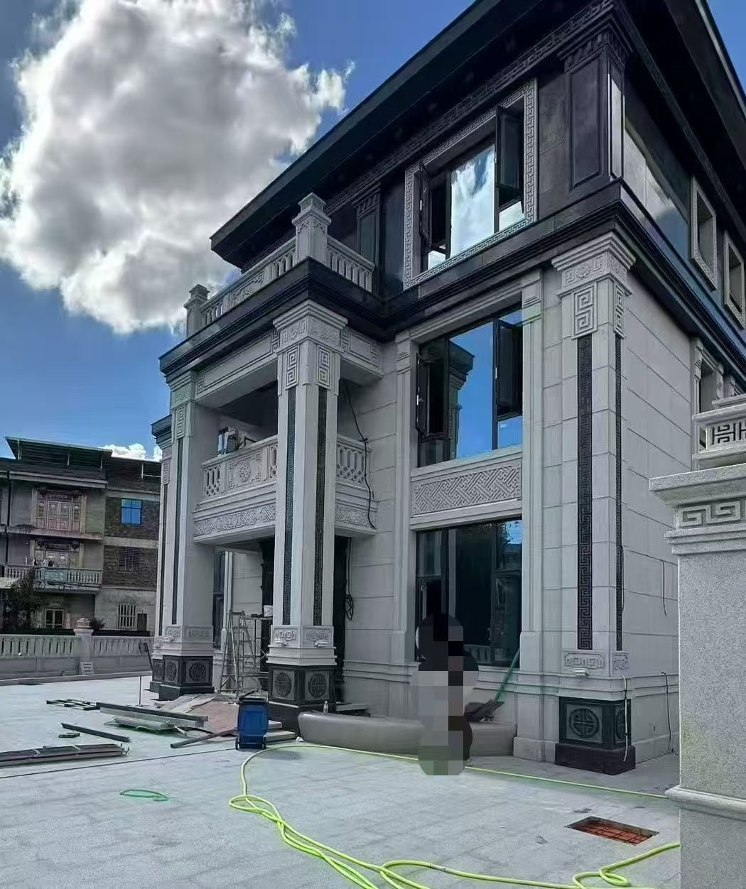 丽江 别墅干挂，芝麻白与芝麻黑完美配合